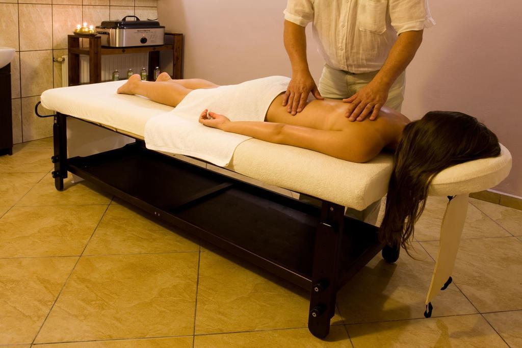 Pensjonat Spa Dolce Vita 尤斯托尼莫斯基 外观 照片