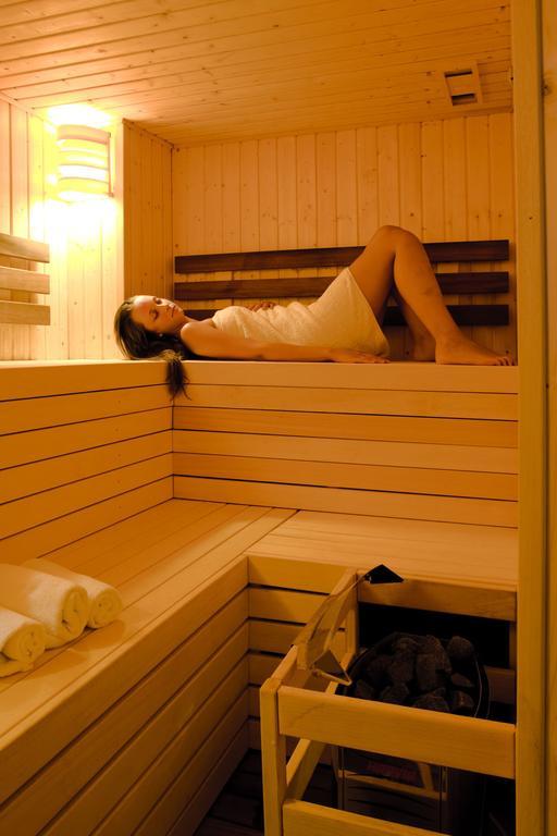 Pensjonat Spa Dolce Vita 尤斯托尼莫斯基 外观 照片