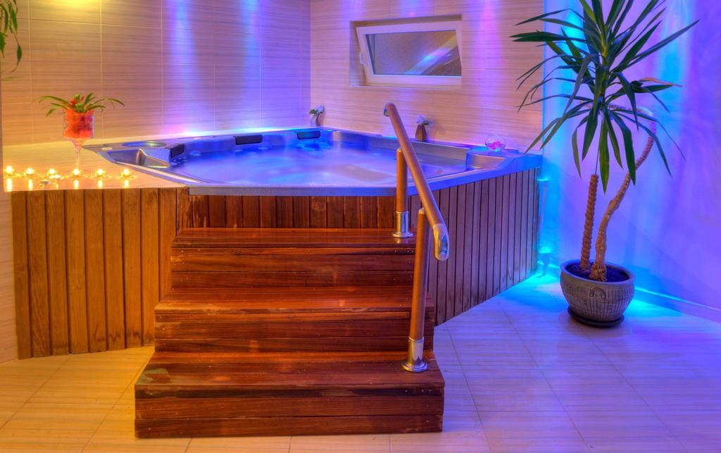 Pensjonat Spa Dolce Vita 尤斯托尼莫斯基 外观 照片
