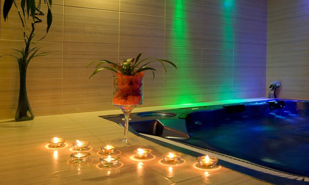 Pensjonat Spa Dolce Vita 尤斯托尼莫斯基 外观 照片