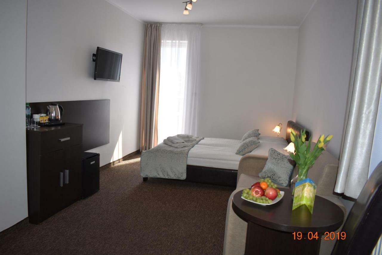 Pensjonat Spa Dolce Vita 尤斯托尼莫斯基 外观 照片