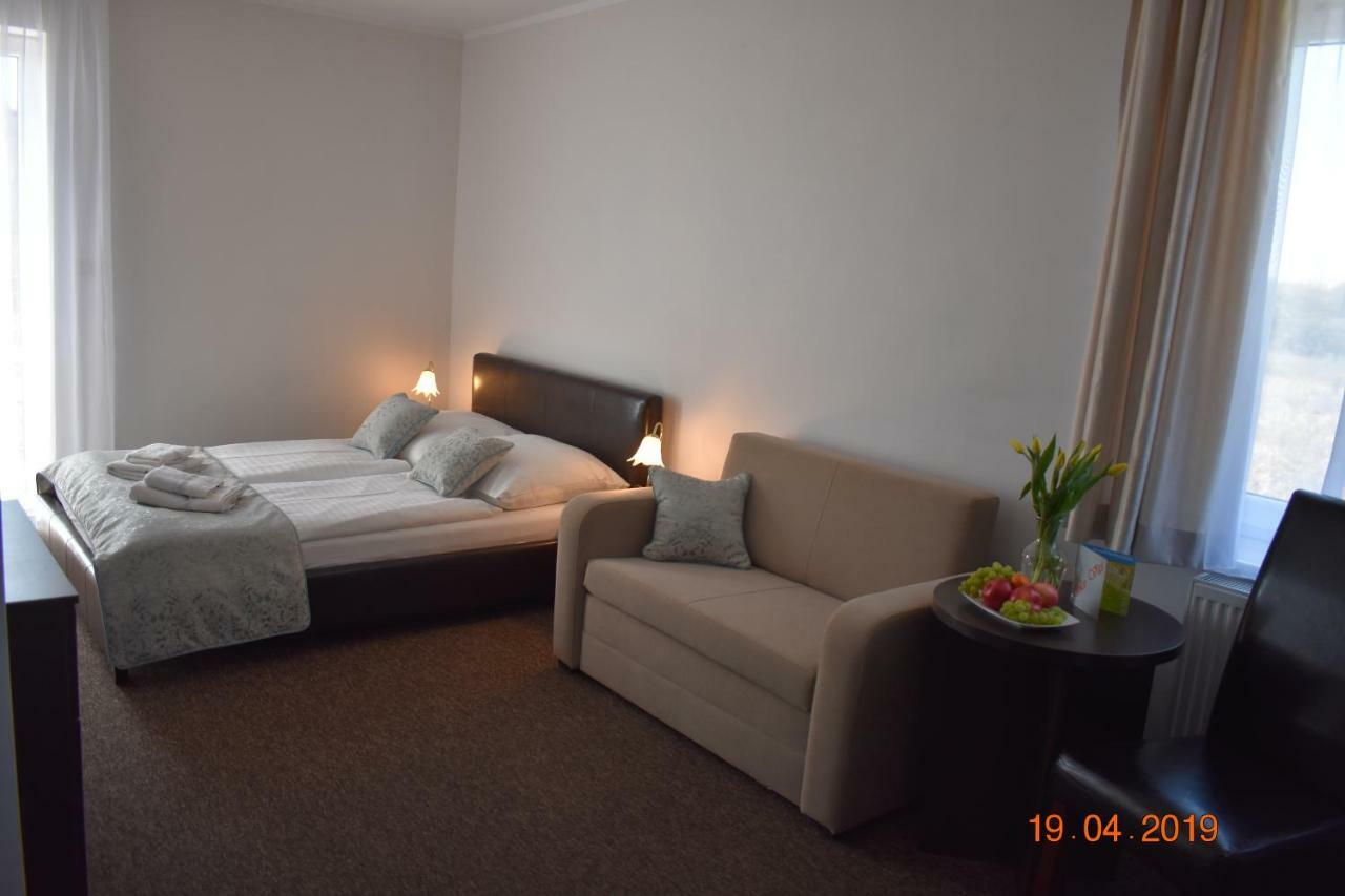 Pensjonat Spa Dolce Vita 尤斯托尼莫斯基 外观 照片